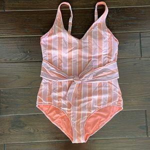 Women’s vineyard vines shimmer one piece